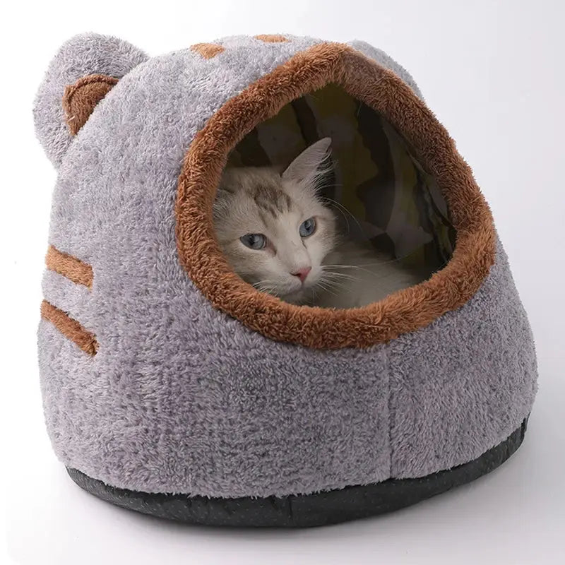 Cozy Bear Head Pet Bed: Warm Cave Nest for Cats & Small Dogs